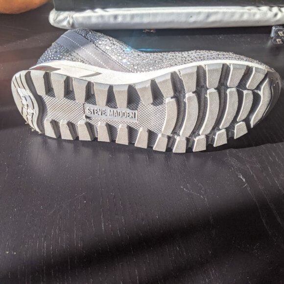 STEVE MADDEN Sparkly Silver Gray Slip on Sneakers Shoes Fit Size 7 - 7.5 - Picture 11 of 12